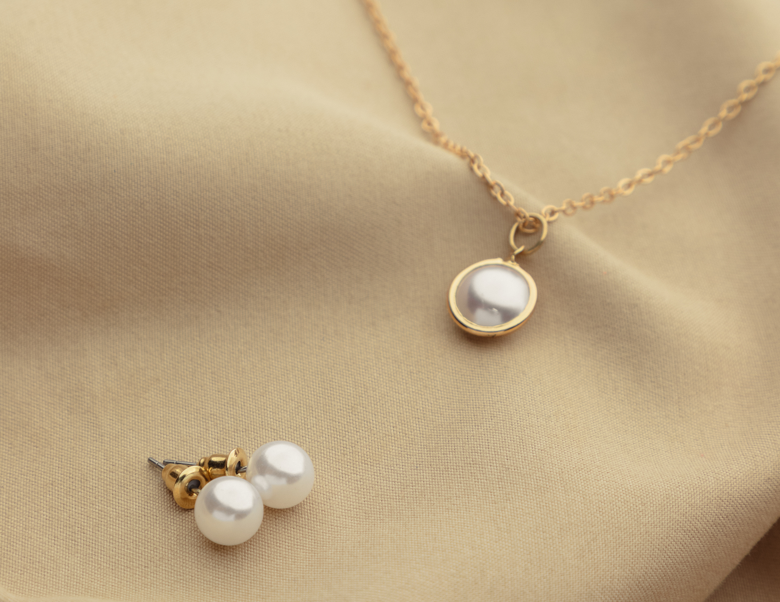 Elegant pearl necklace and earrings set, perfect gift for her from Neolux